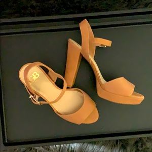 Gianna Bini Tan  Heels